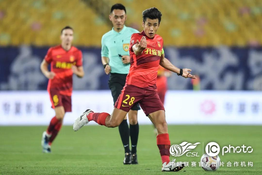 البرتغال وفرنسا تحجزان مقاعدها في كأس العالم بينما سويسرا والسويد تلجآن للملحق